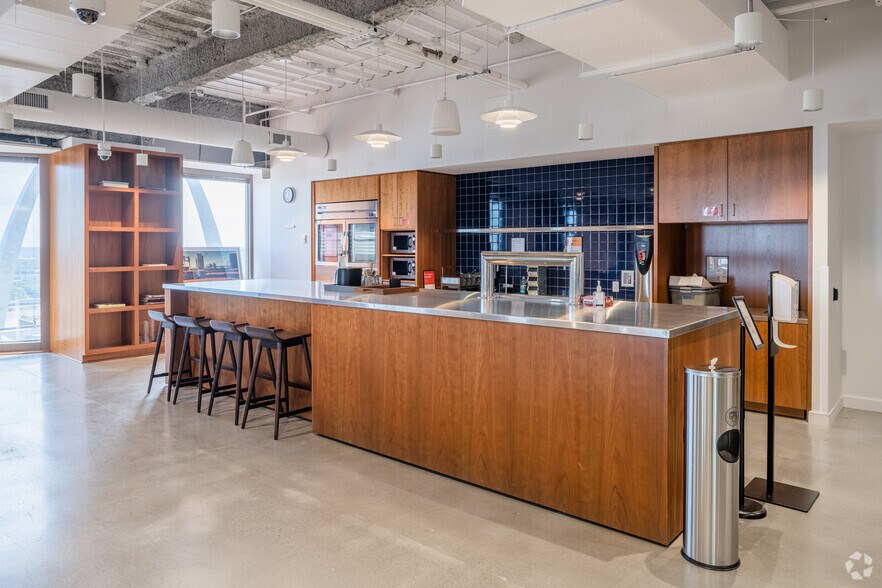 More Photos Of 211 N Broadway, Saint Louis Office For Lease