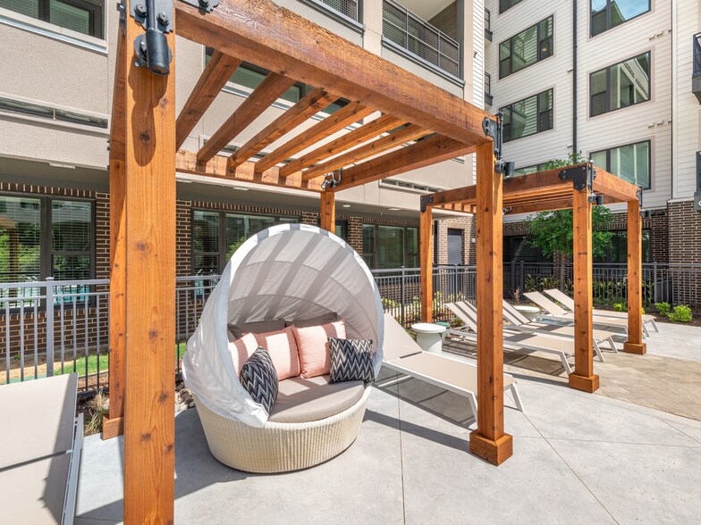 More Photos Of 411 W Commerce St, Dallas Apartments For Lease