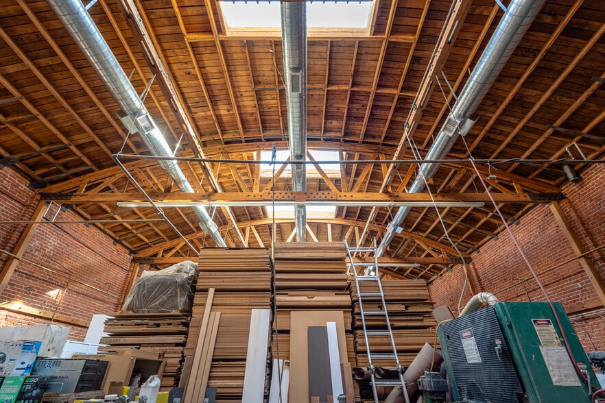 More Photos Of 4621 W Washington Blvd, Los Angeles Warehouse For Lease