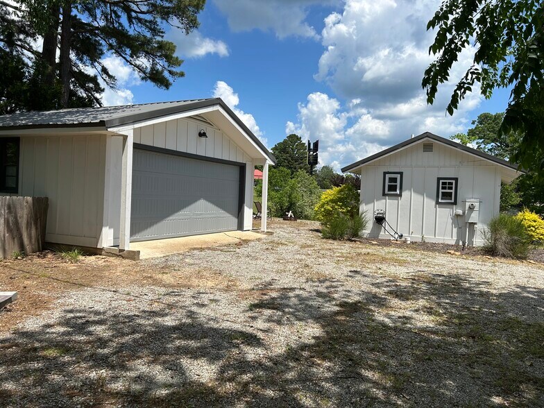 More Photos Of 10897 AR-5, Salesville Hotel For Sale