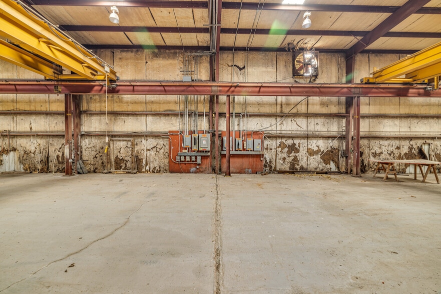 More Photos Of 2101 S East Ave, Cushing Warehouse For Lease