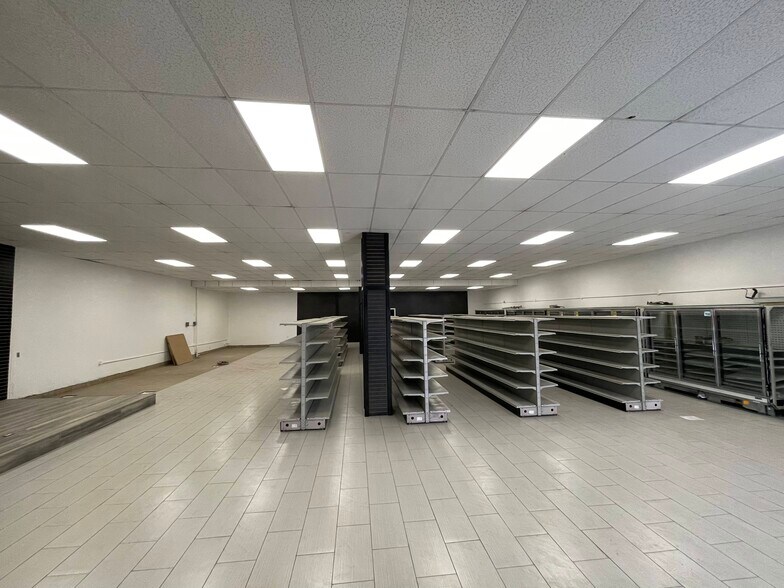 More Photos Of 913 N Chester Ave, Bakersfield Storefront For Lease