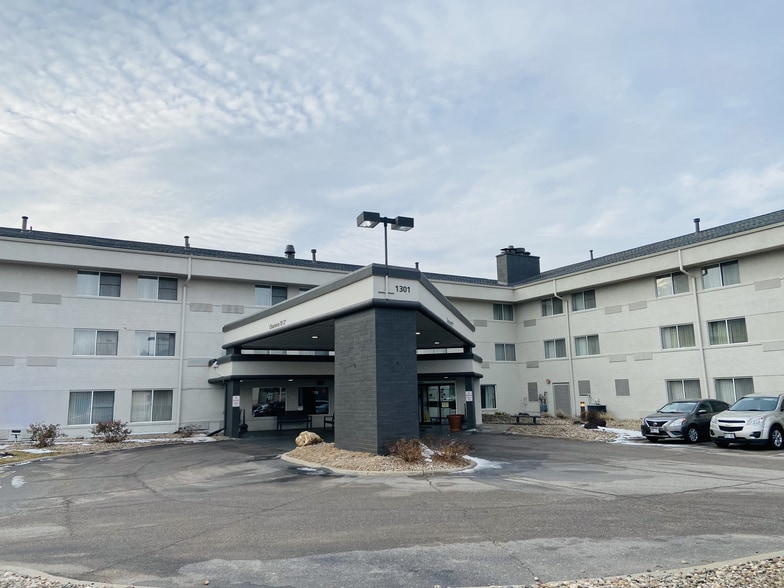 More Photos Of 1301 W Bond Cir, Lincoln Hotel For Sale