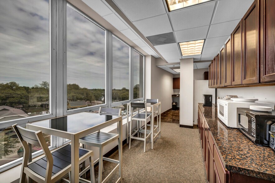 More Photos Of 205 E University Ave, Georgetown Office For Sale