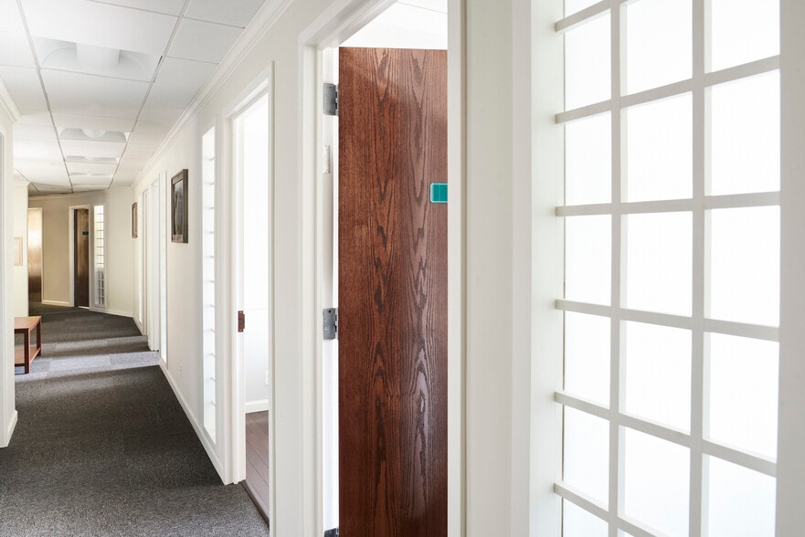 More Photos Of 51-55 Pondfield Rd, Bronxville Loft Creative Space For Lease