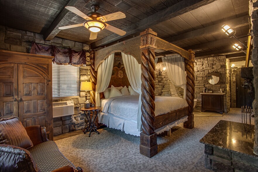 More Photos Of 315 Commercial St, Leavenworth Hotel For Sale