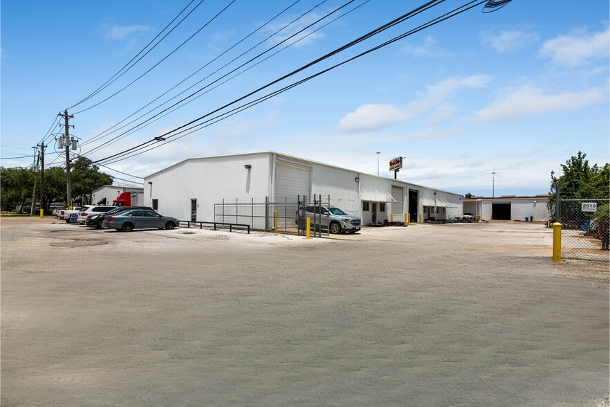 More Photos Of 2508-2510 McAllister Rd, Houston Warehouse For Lease