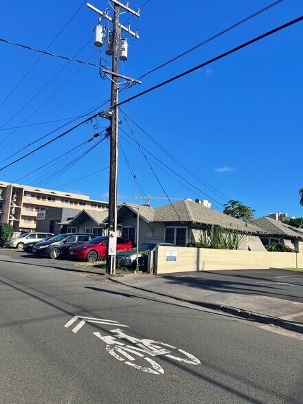 Primary Photo Of 2013 Young St, Honolulu Apartments For Sale