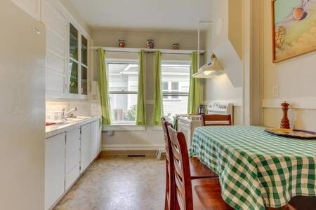 More Photos Of 707 NE 5th St, McMinnville Office For Sale