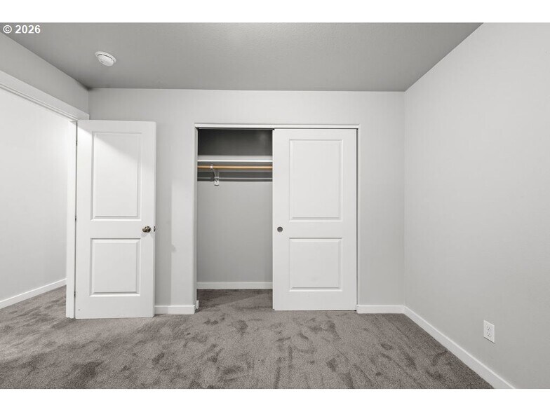 More Photos Of 1524 SE Honeysuckle Loop, Warrenton Apartments For Sale