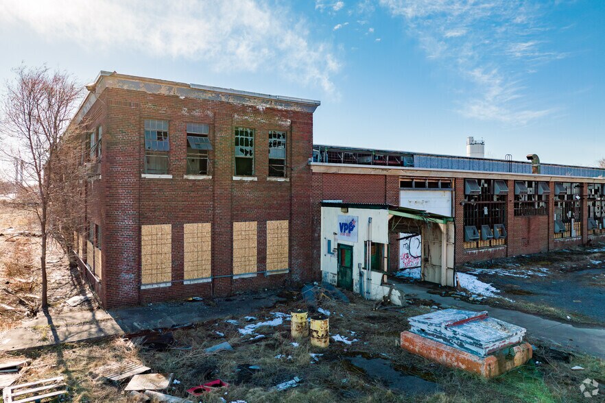 More Photos Of 91 Michell St, Oswego Warehouse For Sale