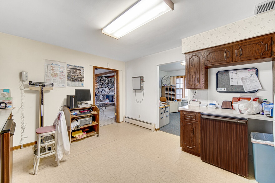More Photos Of 2331 45th St, Highland Medical For Sale