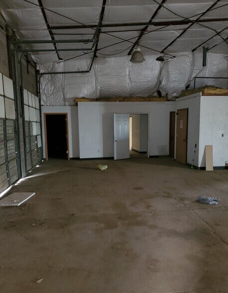 More Photos Of 2046 Keystone Dr, Springfield Industrial For Sale