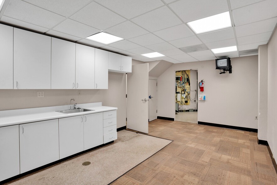 More Photos Of 780 Laurel St, San Carlos Bank For Lease