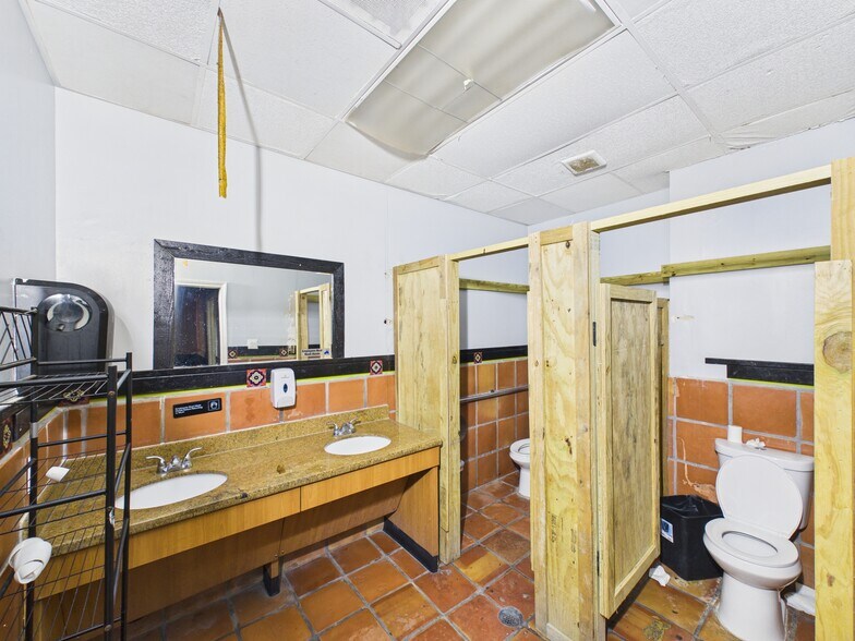 More Photos Of 6314 Antoine Dr, Houston Restaurant For Sale