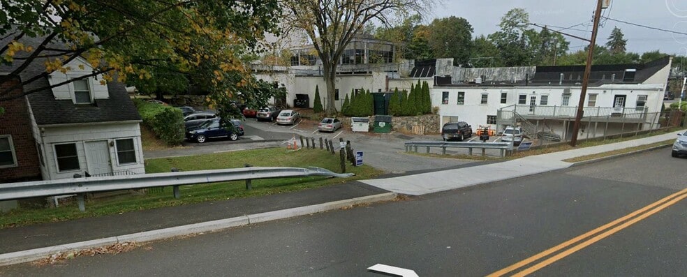 More Photos Of 1130 E Putnam Ave, Riverside Auto Repair For Sale