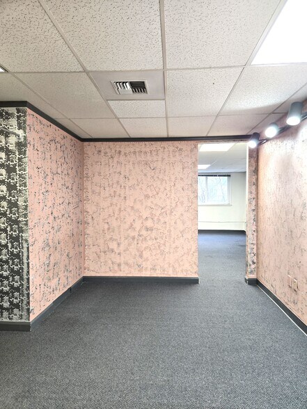 More Photos Of 7109 Woodlawn Ave NE, Seattle Storefront Retail Office For Lease