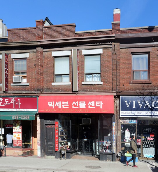 More Photos Of 654 Bloor St W, Toronto Storefront Retail Office For Lease