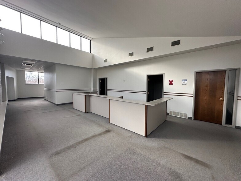 More Photos Of 560 W Third St, Jamestown Office For Lease