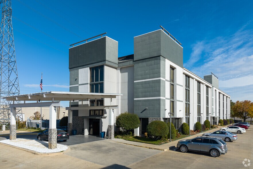 More Photos Of 11069 Composite Dr, Dallas Hotel For Sale