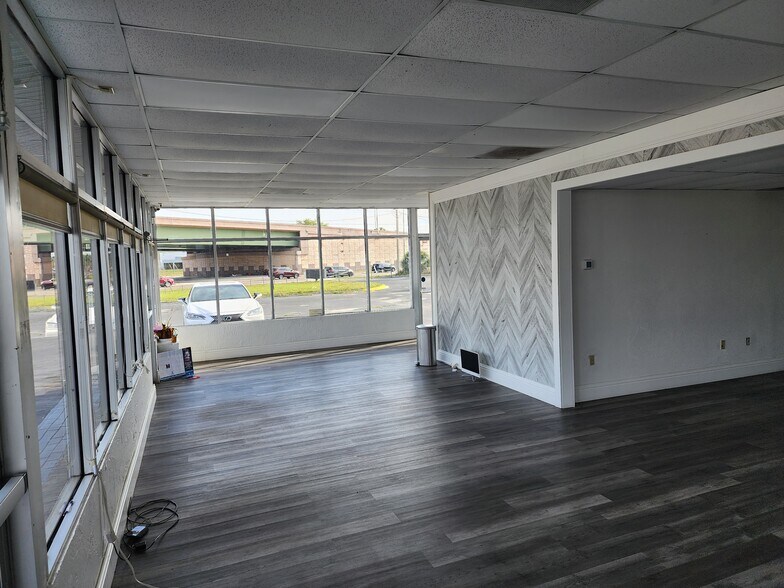 More Photos Of 902 N Semoran Blvd, Orlando Auto Dealership For Sale