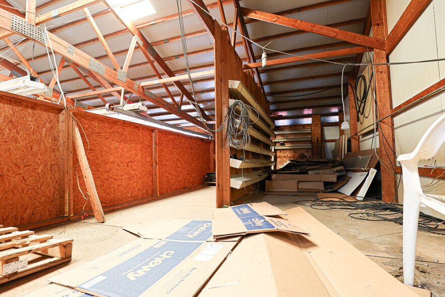 More Photos Of 430 US-62 E, Eddyville Auto Repair For Sale