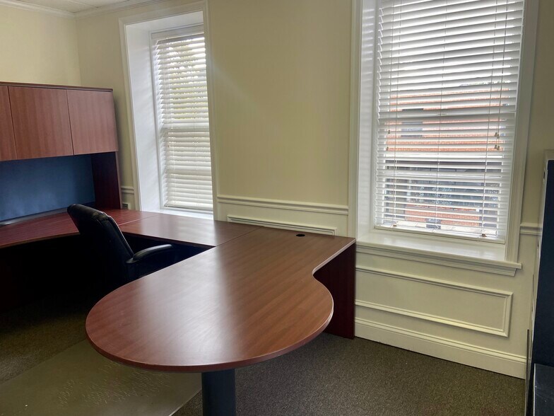 More Photos Of 48 W Boscawen St, Winchester Storefront Retail Office For Sale
