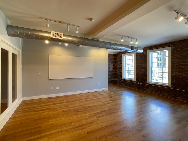 More Photos Of 93-97 Clemence St, Providence Office Residential For Lease