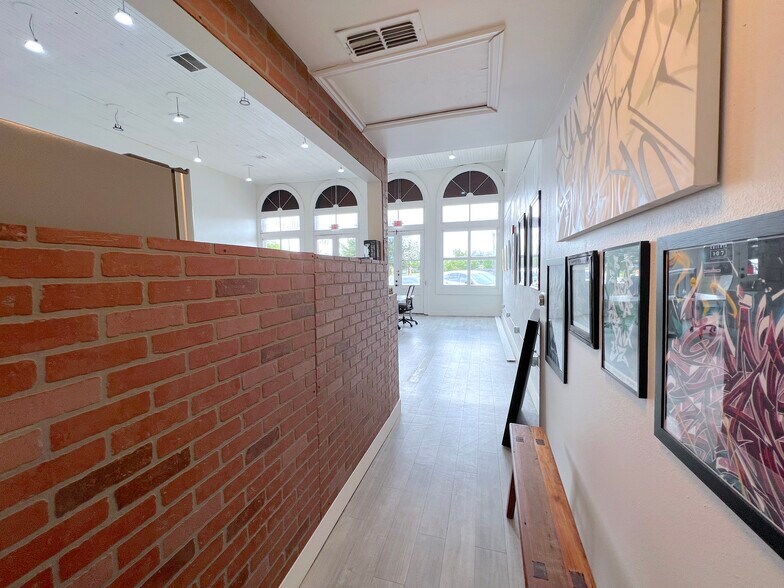 More Photos Of 107 East St, Hutto Storefront Retail Office For Sale