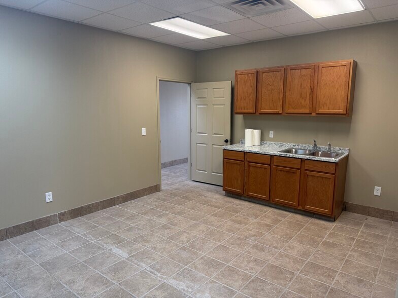 More Photos Of 4200 County Road 72 rd, Midland Warehouse For Lease