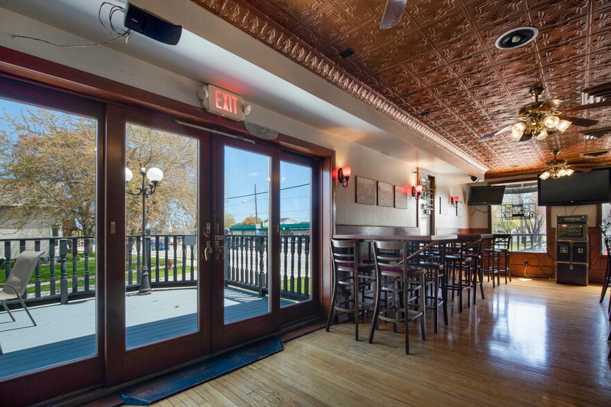 More Photos Of 2204 Washington St, Manitowoc General Retail For Sale