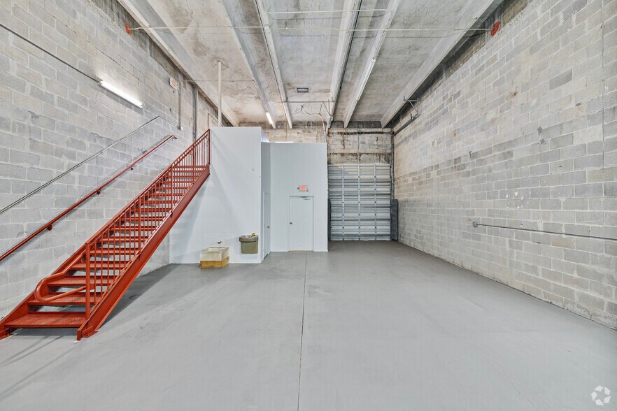 More Photos Of 13420-13432 NW 38th Ct, Opa Locka Warehouse For Lease
