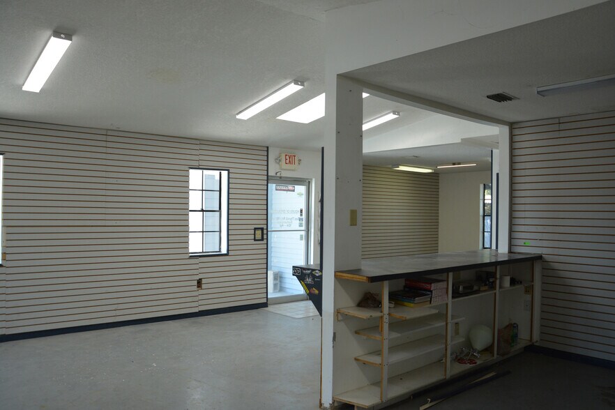 More Photos Of 697 E Anderson Rd, Groveland Storefront Retail Residential For Lease
