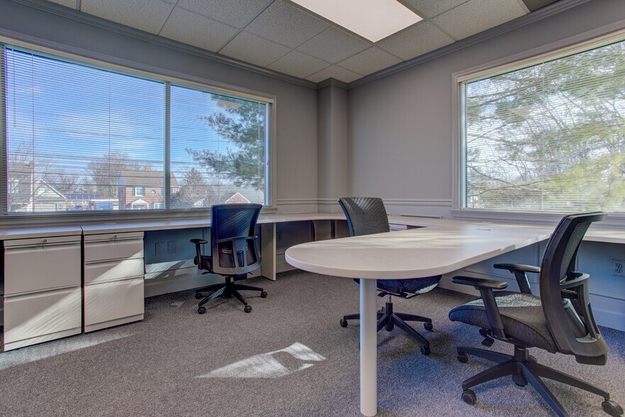 More Photos Of 930 Red Rose Ct, Lancaster Medical For Lease