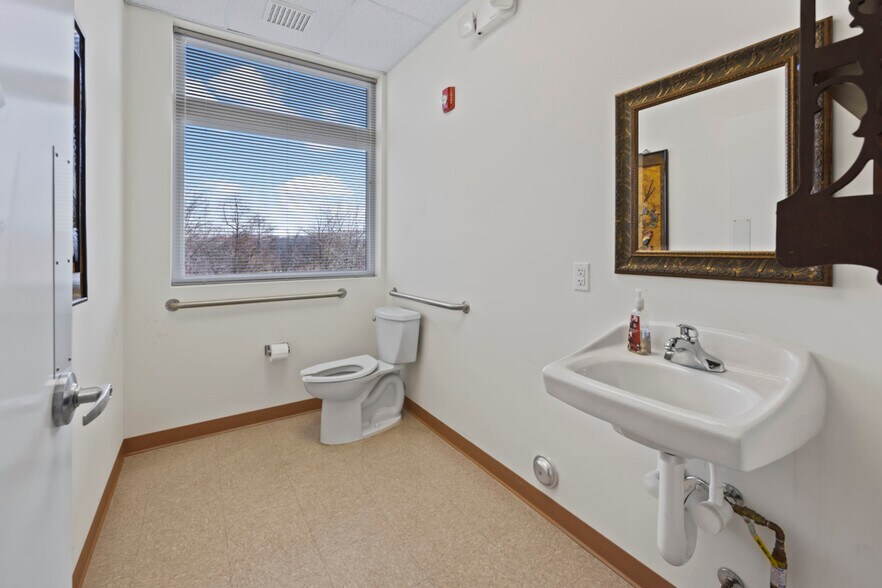 More Photos Of 1374 Whitehorse Hamilton Square Rd, Hamilton Office For Sale