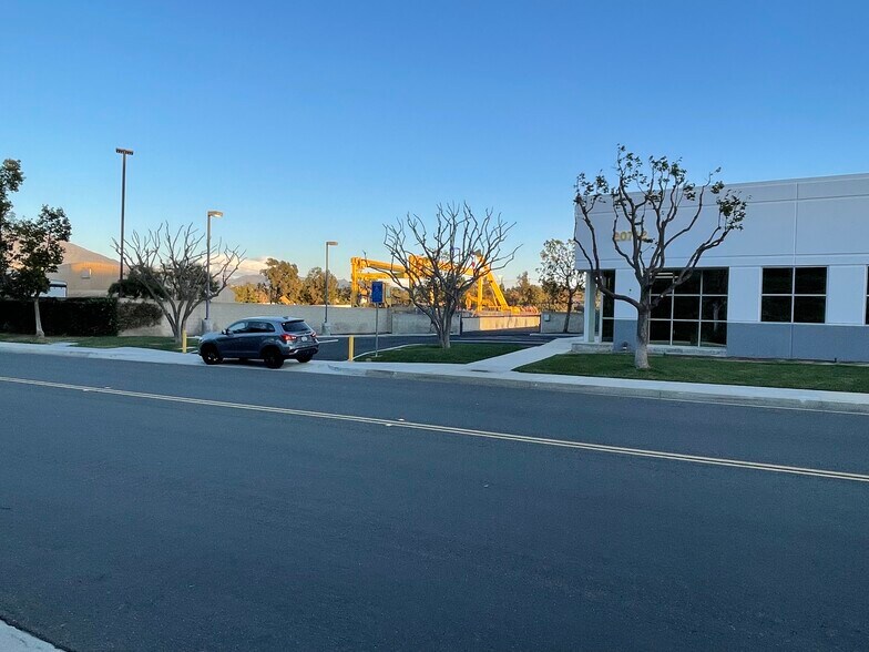 More Photos Of 20712 Civic Center Dr, Lake Forest Warehouse For Lease