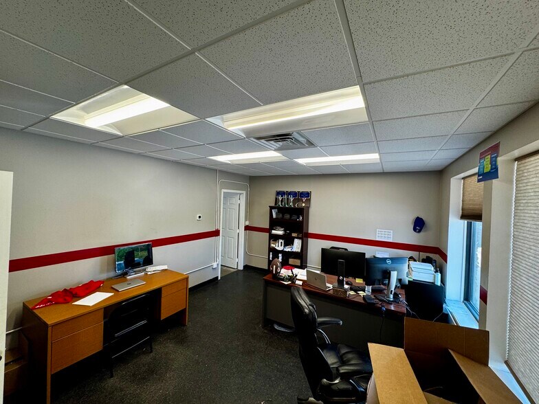 More Photos Of 1600 S Noland Rd, Independence Light Distribution For Lease