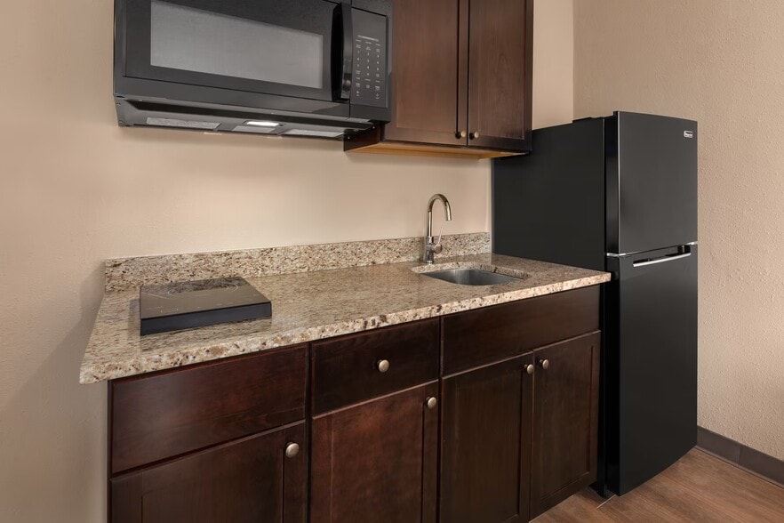 More Photos Of 2537 Rochester Ct, Troy Hotel For Sale