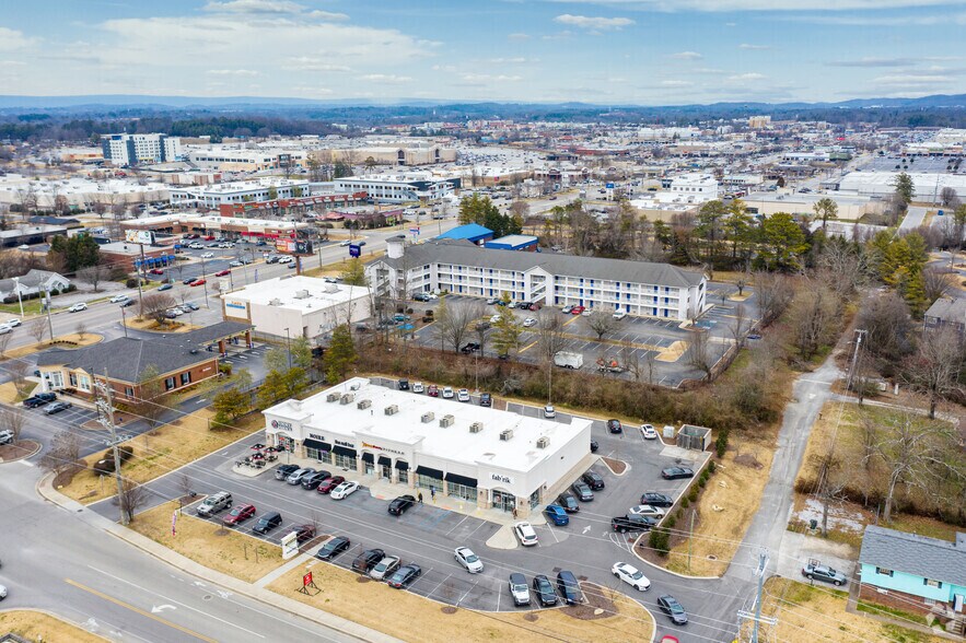 More Photos Of 7407 Igou Gap, Chattanooga General Retail For Lease