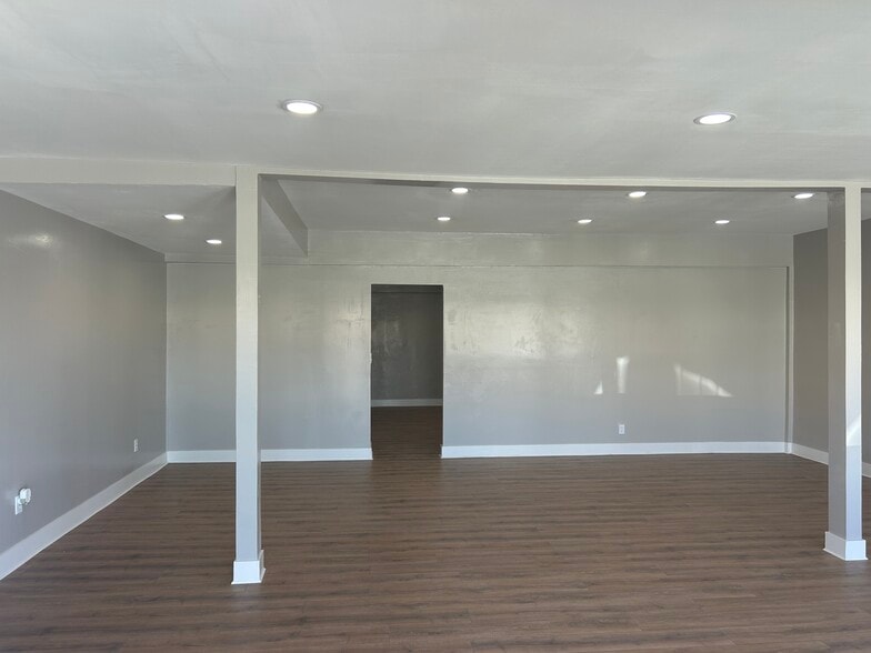 More Photos Of 13426 Telegraph Rd, Whittier Warehouse For Lease
