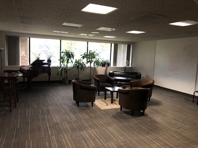 More Photos Of 950 Stephenson Hwy, Troy Loft Creative Space For Lease