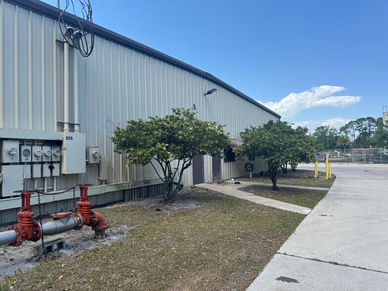 More Photos Of 205 Edgar St, Atlantic Beach Warehouse For Lease
