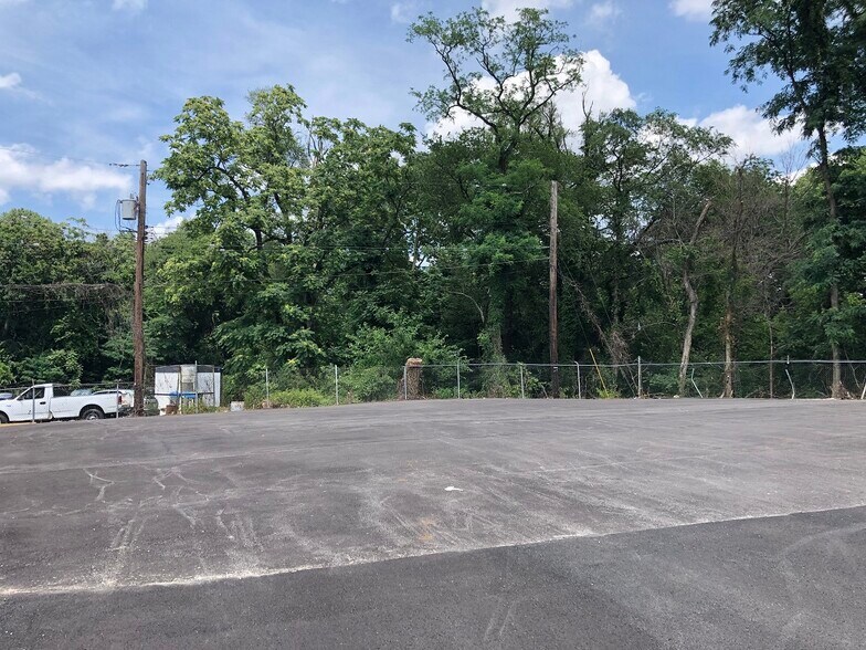 More Photos Of 3000 Liberty Heights Ave, Baltimore Auto Dealership For Lease