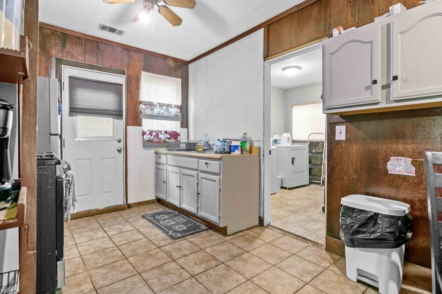 More Photos Of 7317 Clybourn Ave, Sun Valley Contractor Storage Yard For Sale