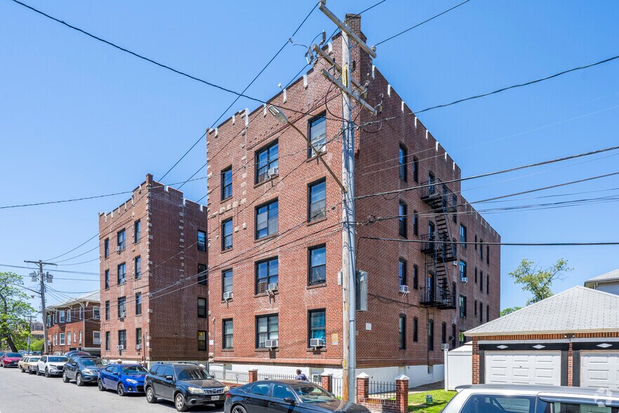 More Photos Of 910 Dinsmore Ave, Far Rockaway Apartments For Sale