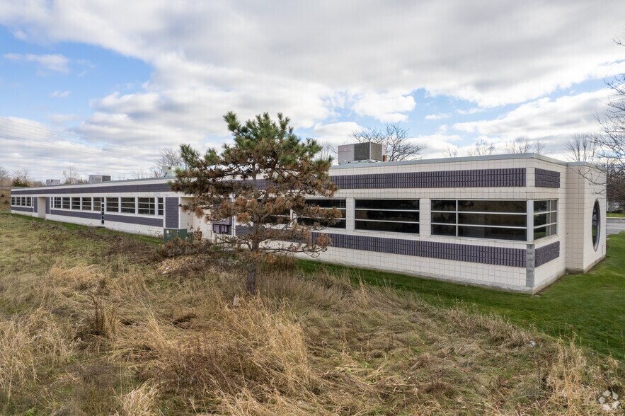 More Photos Of 3230 Broadmoor Ave SE, Grand Rapids Office For Sale