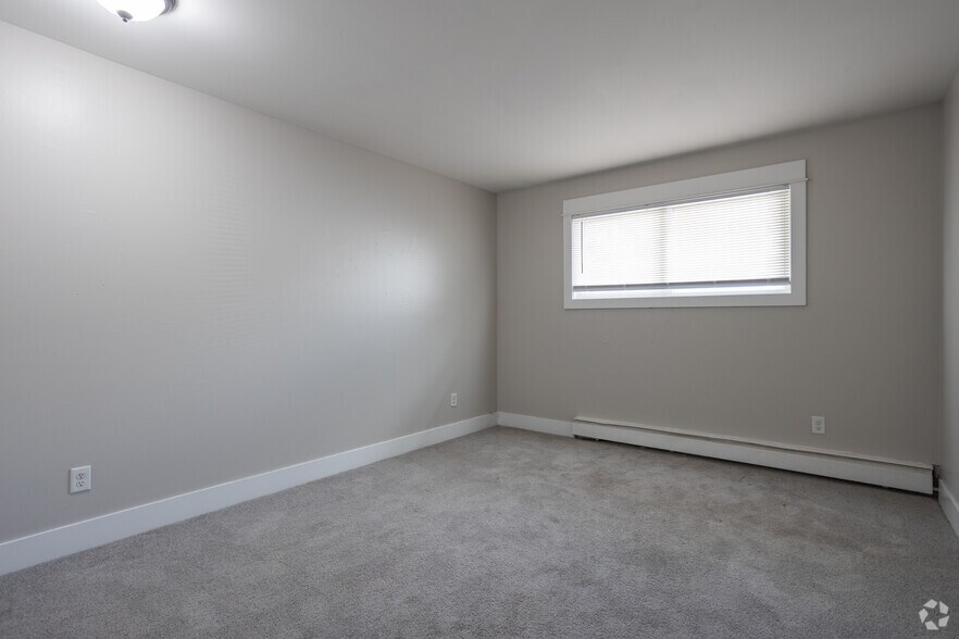 More Photos Of 321 N Butler Blvd, Lansing Apartments For Sale