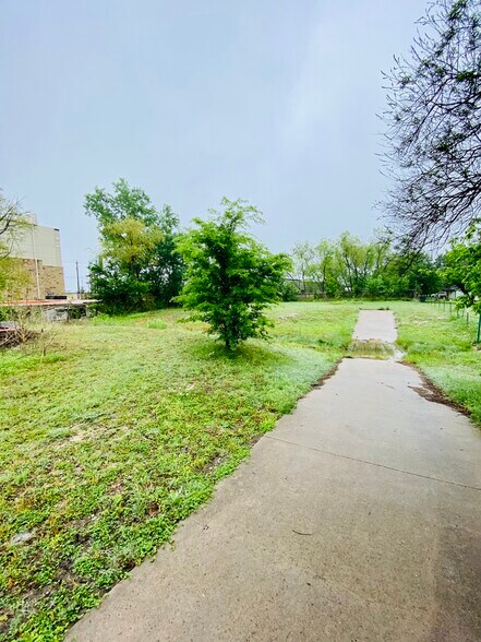 More Photos Of 1160 W Goforth St, Buda Auto Repair For Sale