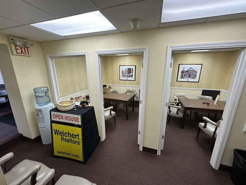 More Photos Of 2092 Boston Post rd, Larchmont General Retail For Lease