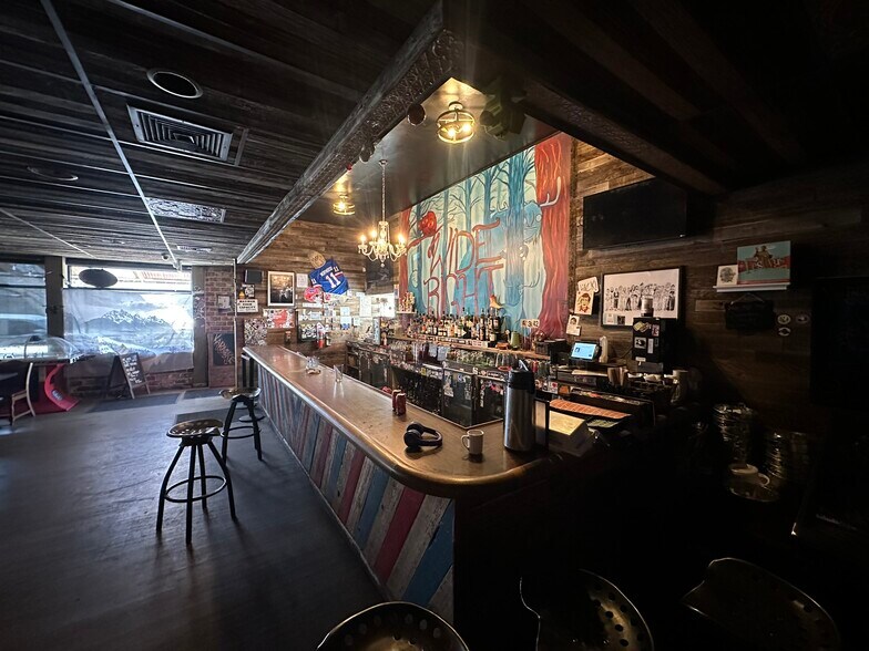 More Photos Of 2100 Curtis St, Denver Restaurant For Lease